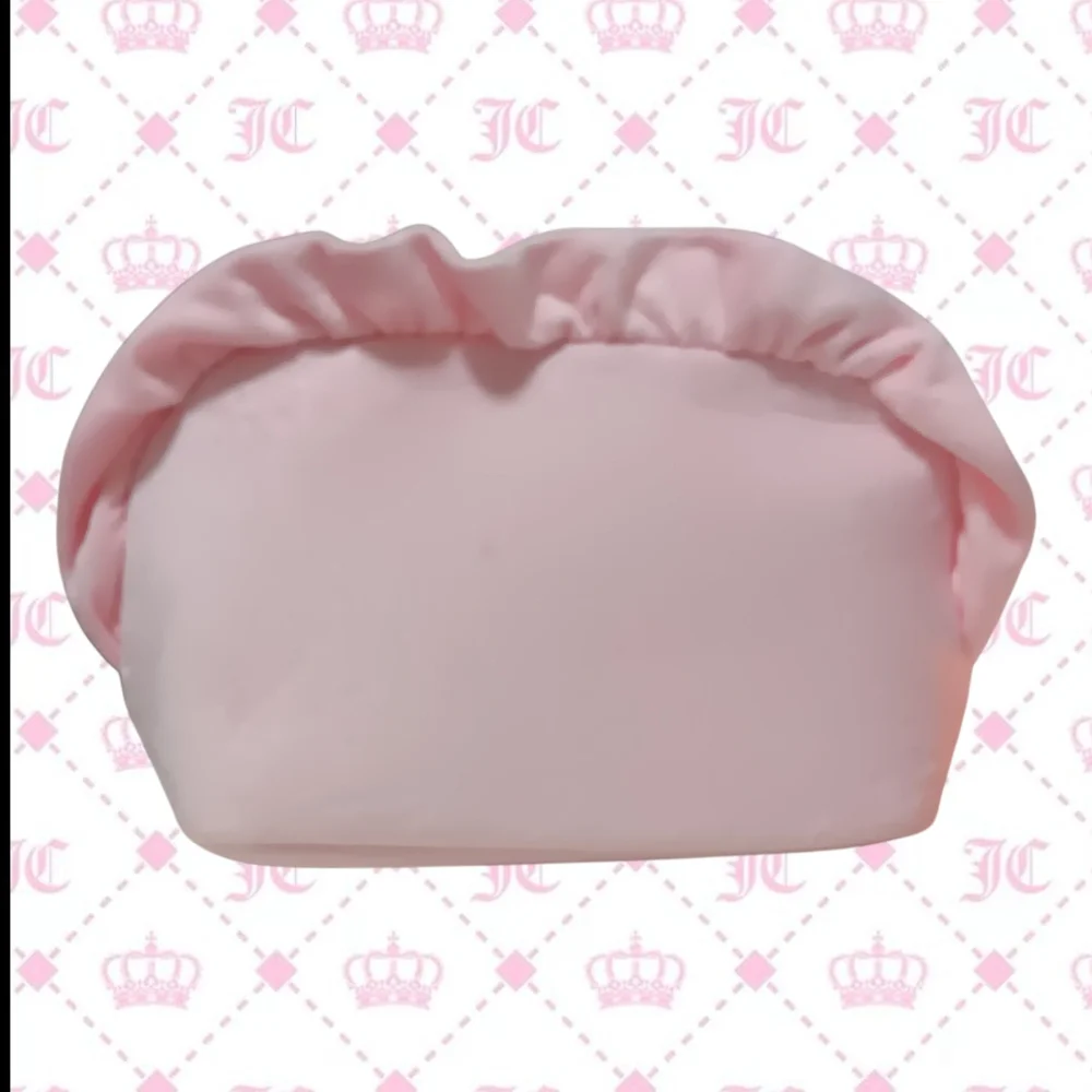 *NWT* ORIGINAL LOGO Juicy Couture Light Pink🩷Ruffled Pouch WITH CROWN CHARM 👑 - Picture 3 of 4